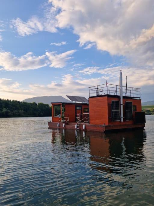 Hotel Aquachill Houseboat & Wellness Liptovský Trnovec Esterno foto