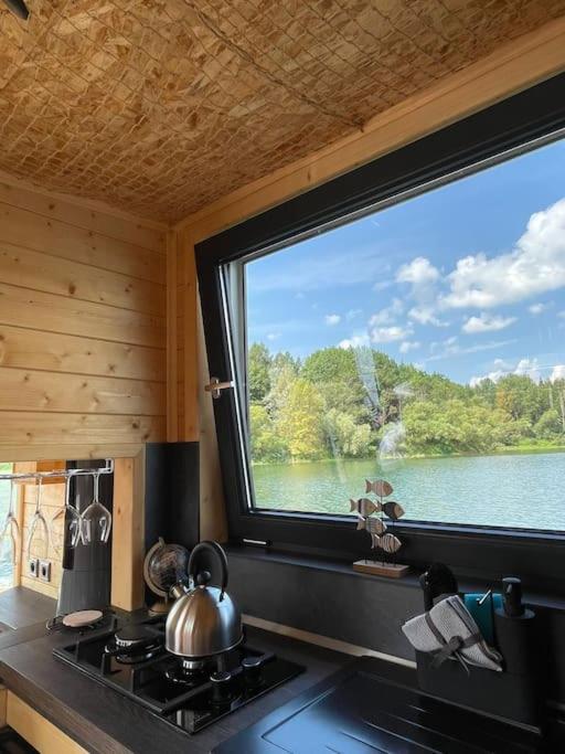 Hotel Aquachill Houseboat & Wellness Liptovský Trnovec Esterno foto