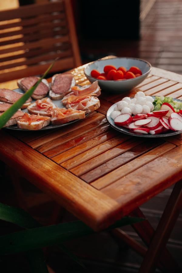 Hotel Aquachill Houseboat & Wellness Liptovský Trnovec Esterno foto