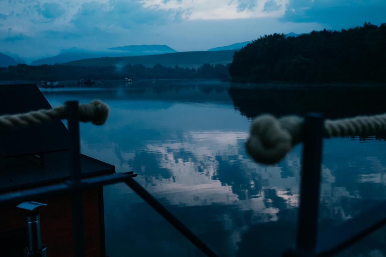 Hotel Aquachill Houseboat & Wellness Liptovský Trnovec Esterno foto