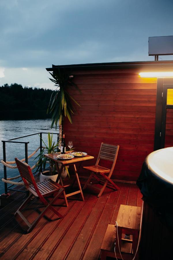 Hotel Aquachill Houseboat & Wellness Liptovský Trnovec Esterno foto
