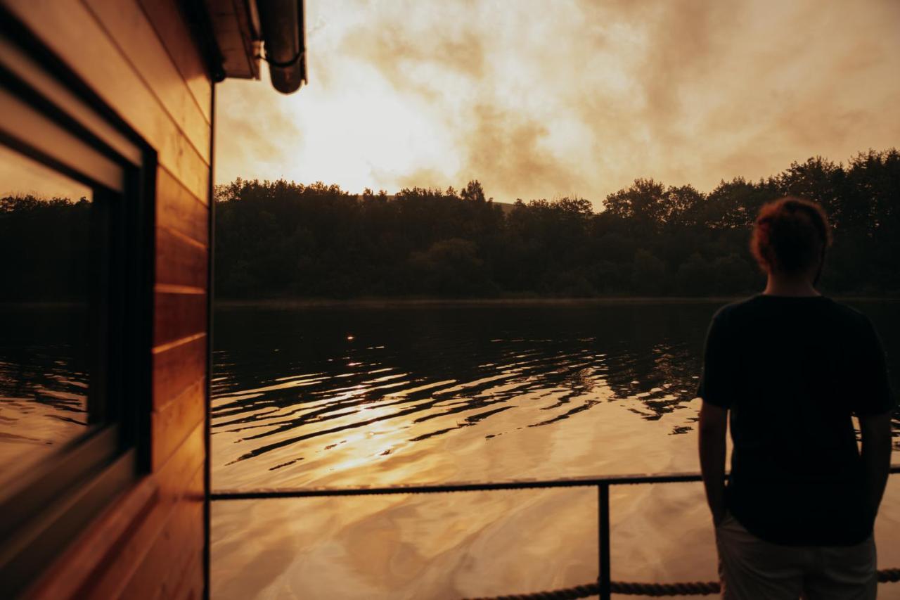 Hotel Aquachill Houseboat & Wellness Liptovský Trnovec Esterno foto