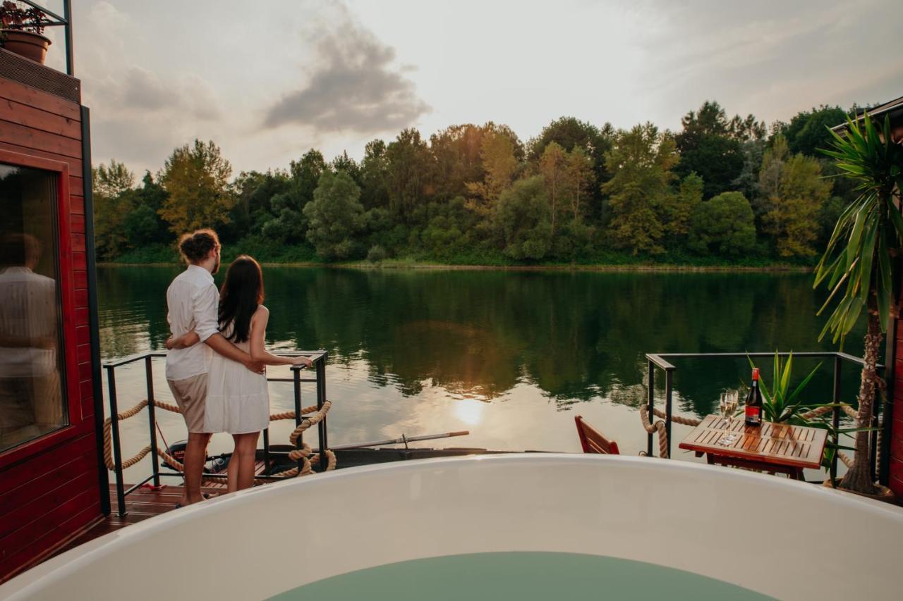 Hotel Aquachill Houseboat & Wellness Liptovský Trnovec Esterno foto