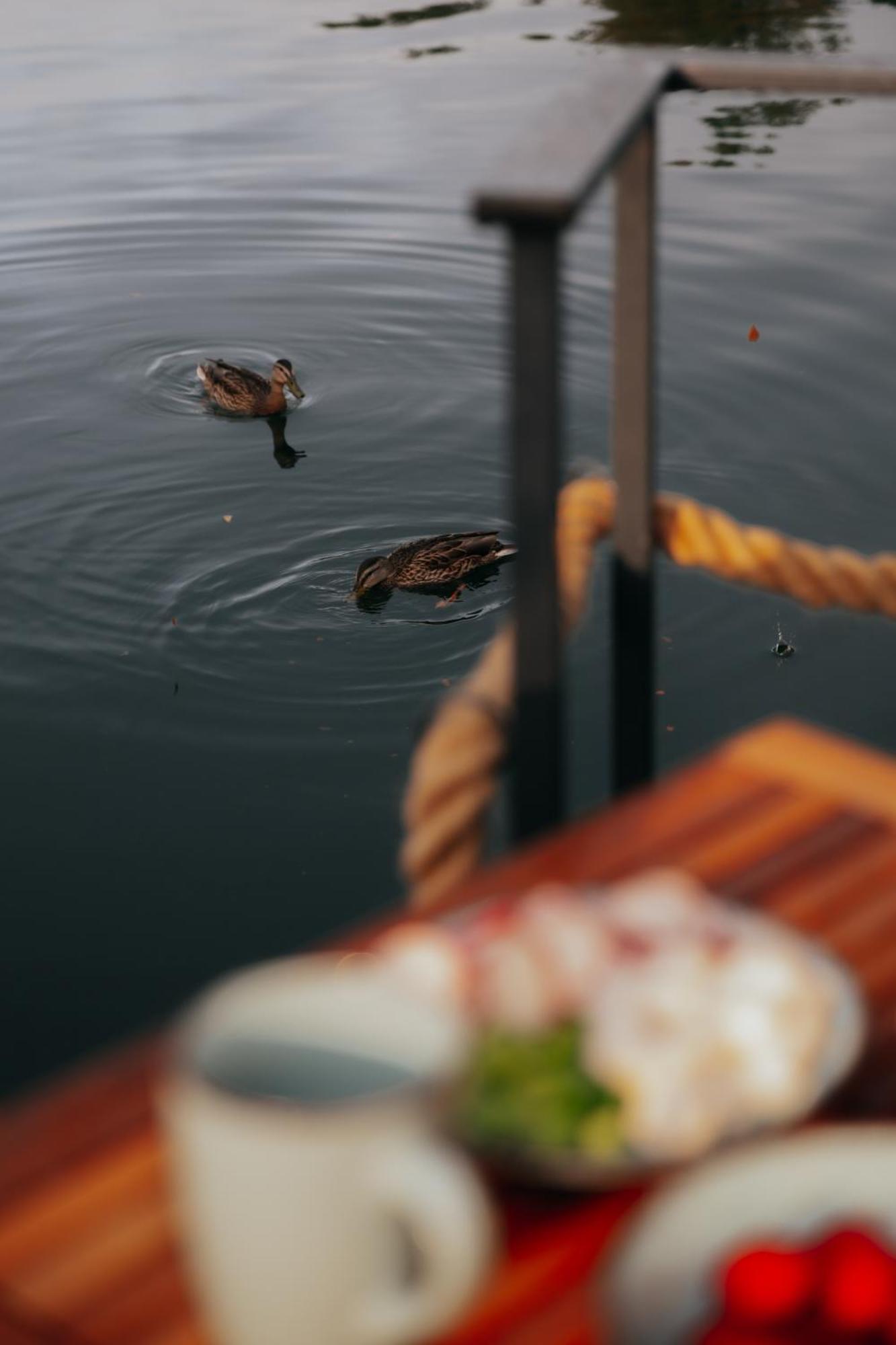 Hotel Aquachill Houseboat & Wellness Liptovský Trnovec Esterno foto
