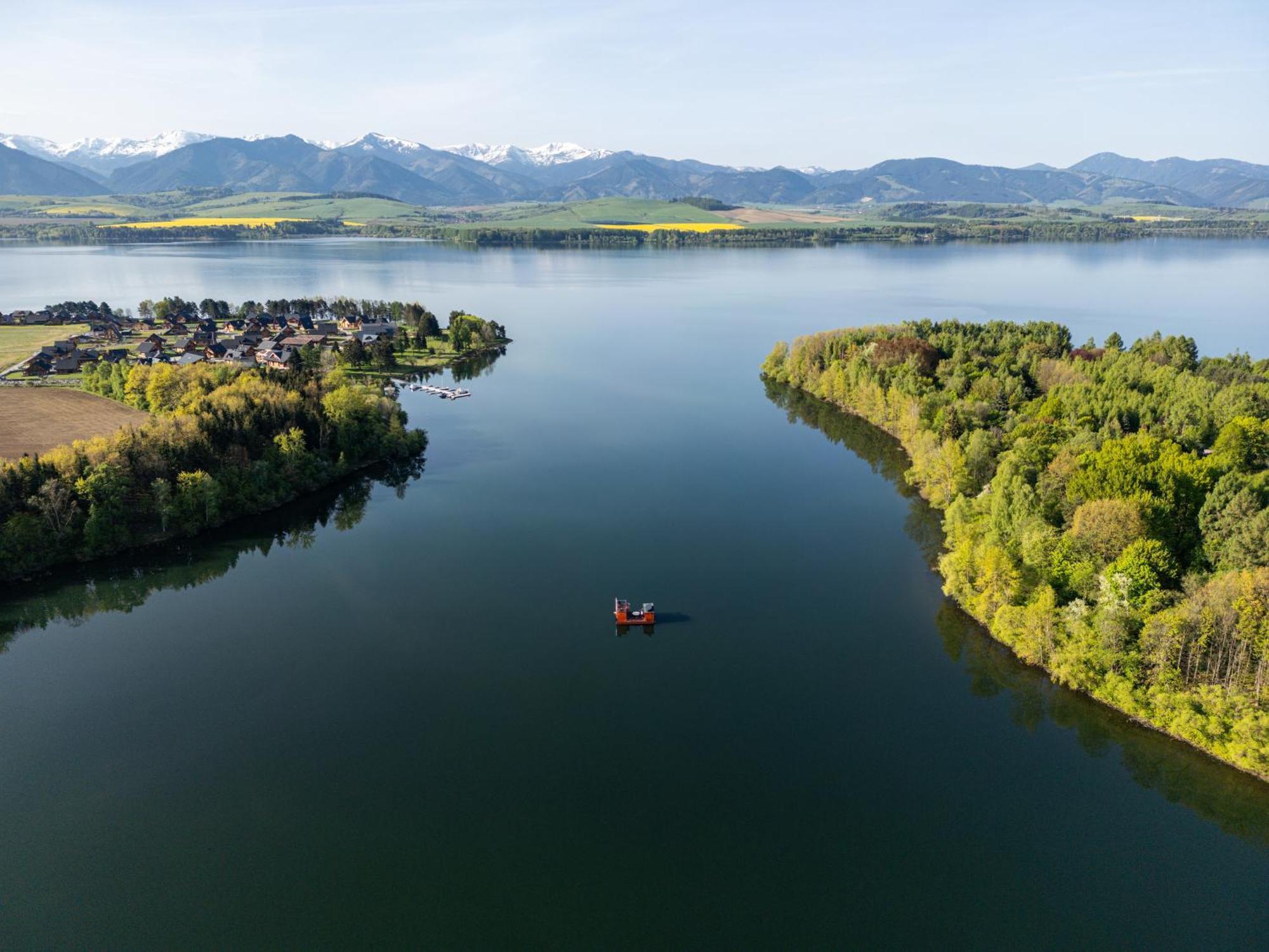 Hotel Aquachill Houseboat & Wellness Liptovský Trnovec Esterno foto