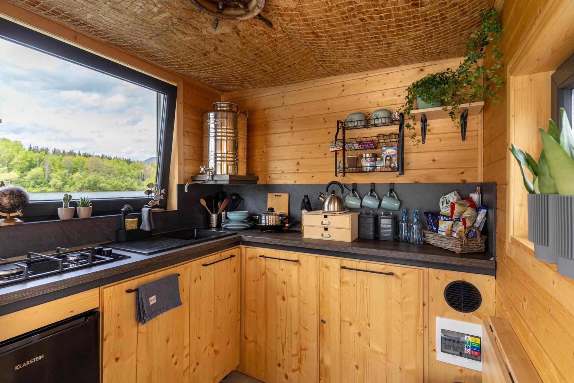 Hotel Aquachill Houseboat & Wellness Liptovský Trnovec Esterno foto