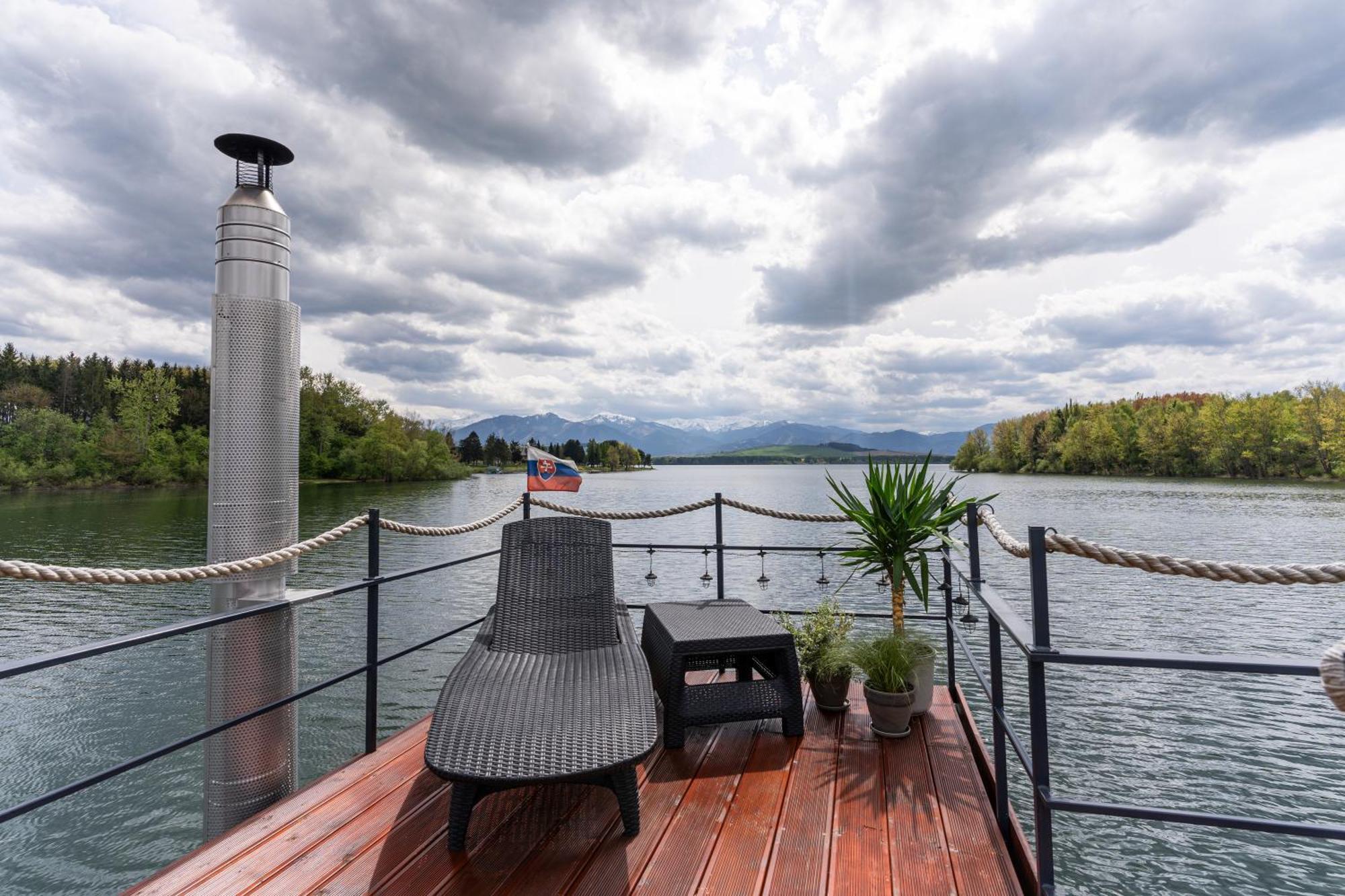 Hotel Aquachill Houseboat & Wellness Liptovský Trnovec Esterno foto